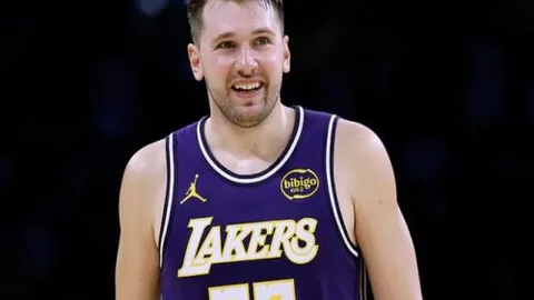 莱万脚踝骨折严重，波兰队医信心满满盼其回归国家队赛事