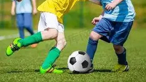 火箭揽双杰，哈登创历史新高，球队新篇章开启，乔治与恩比德转会定局。